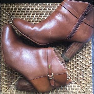 Lucky Brand size 7.5 brown leather ankle boots